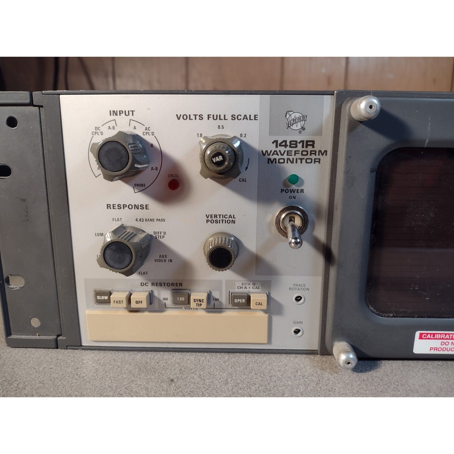 Tektronix 1481R Waveform Monitor front panel controls