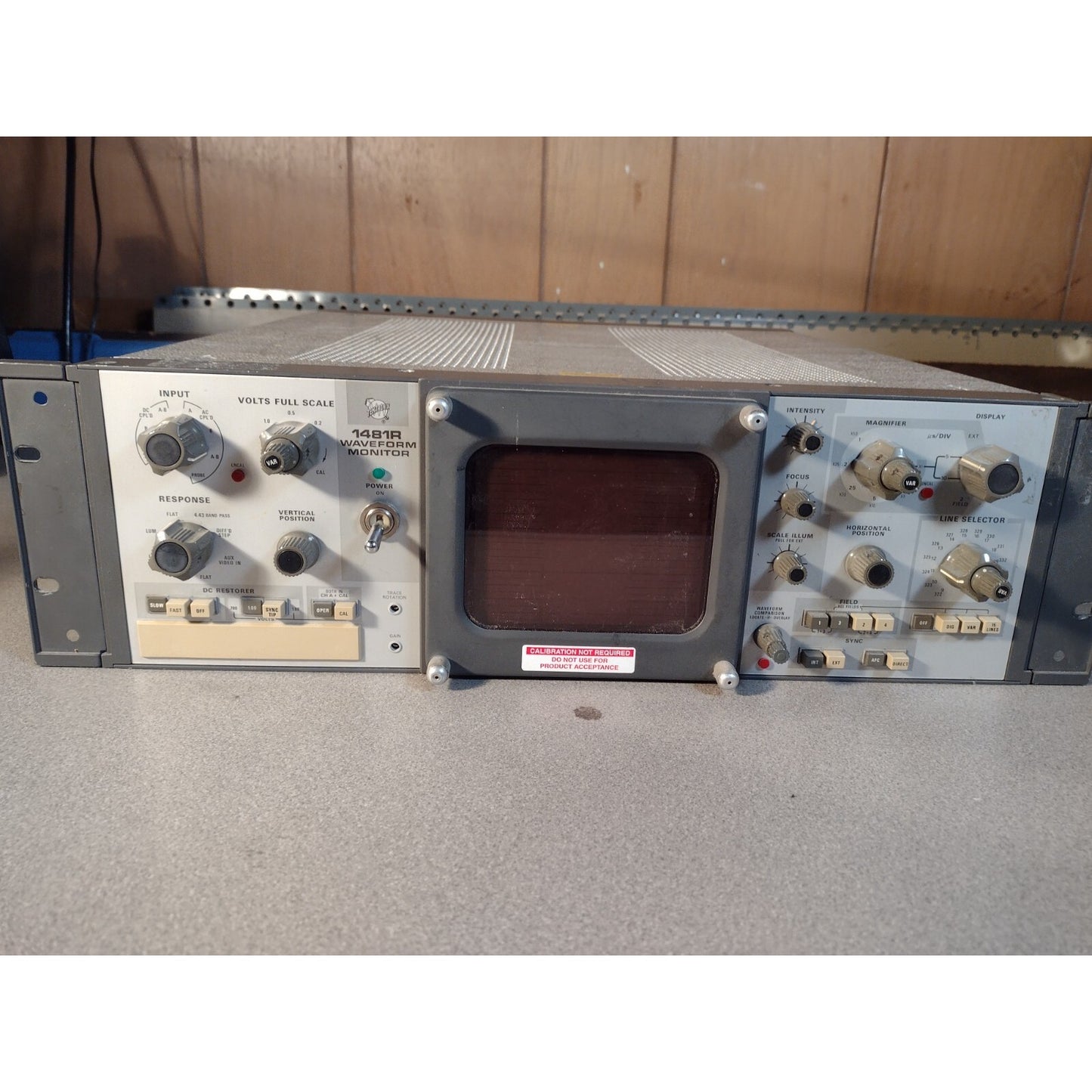 Tektronix 1481R Waveform Monitor front panel