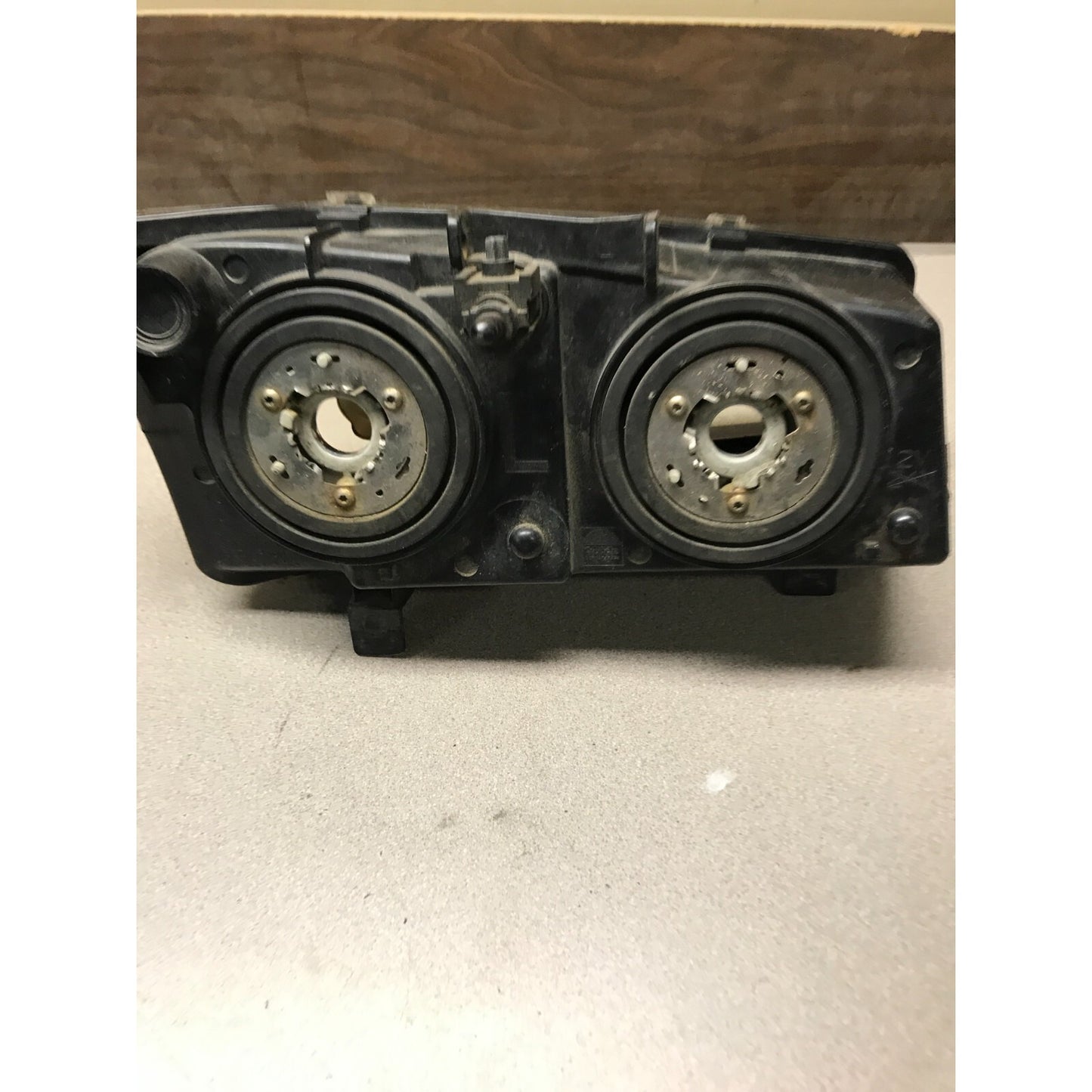 GM 16530938 Left Top Headlight Lens, Fits 2003 Chevy Silverado 2500HD back view
