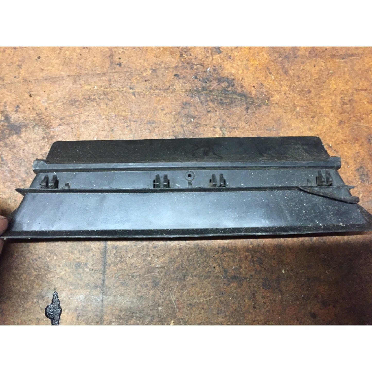 VW Air Vent 113-819-719-C, underside view
