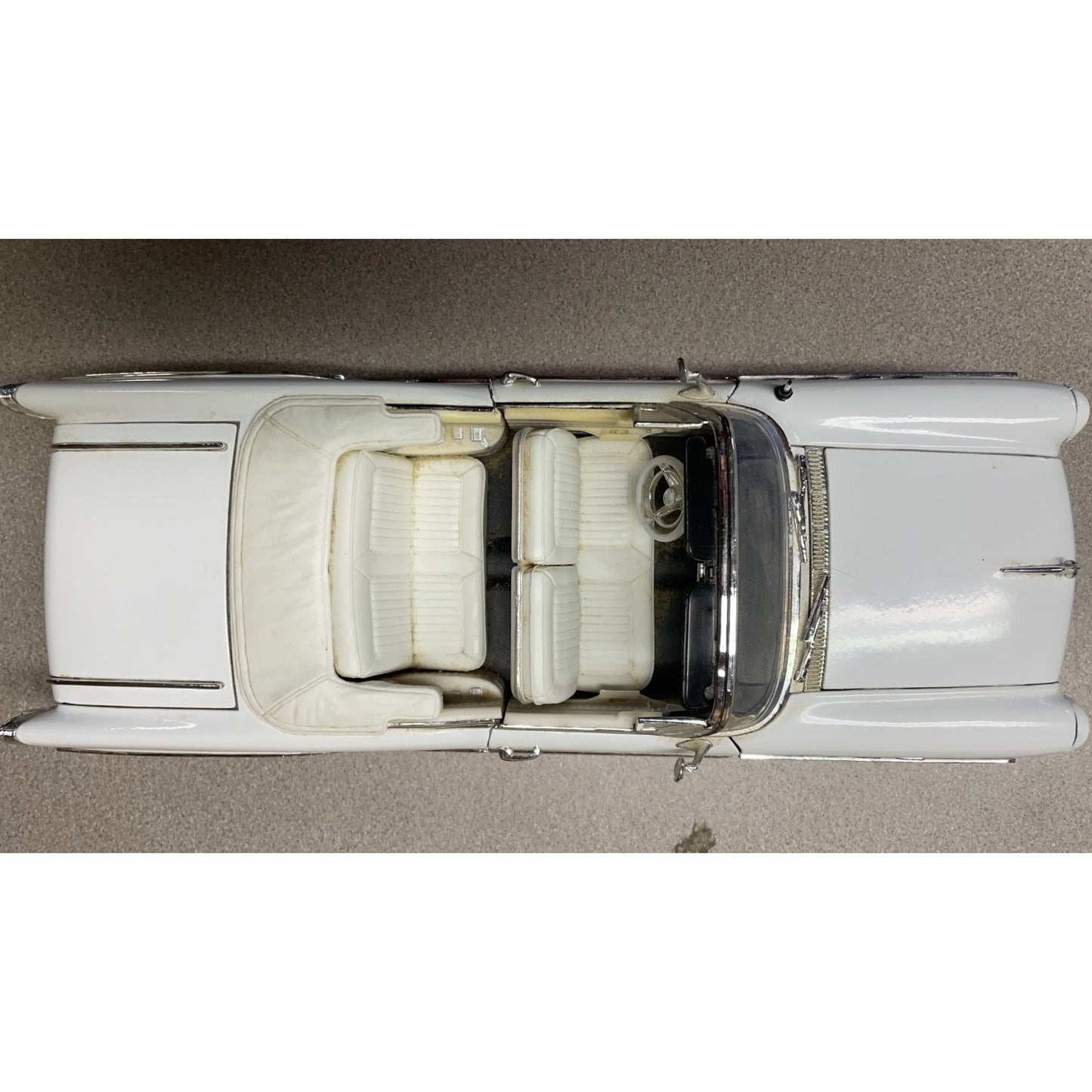 MotorMax 1957 Buick Roadmaster 1/18 Scale Model top view