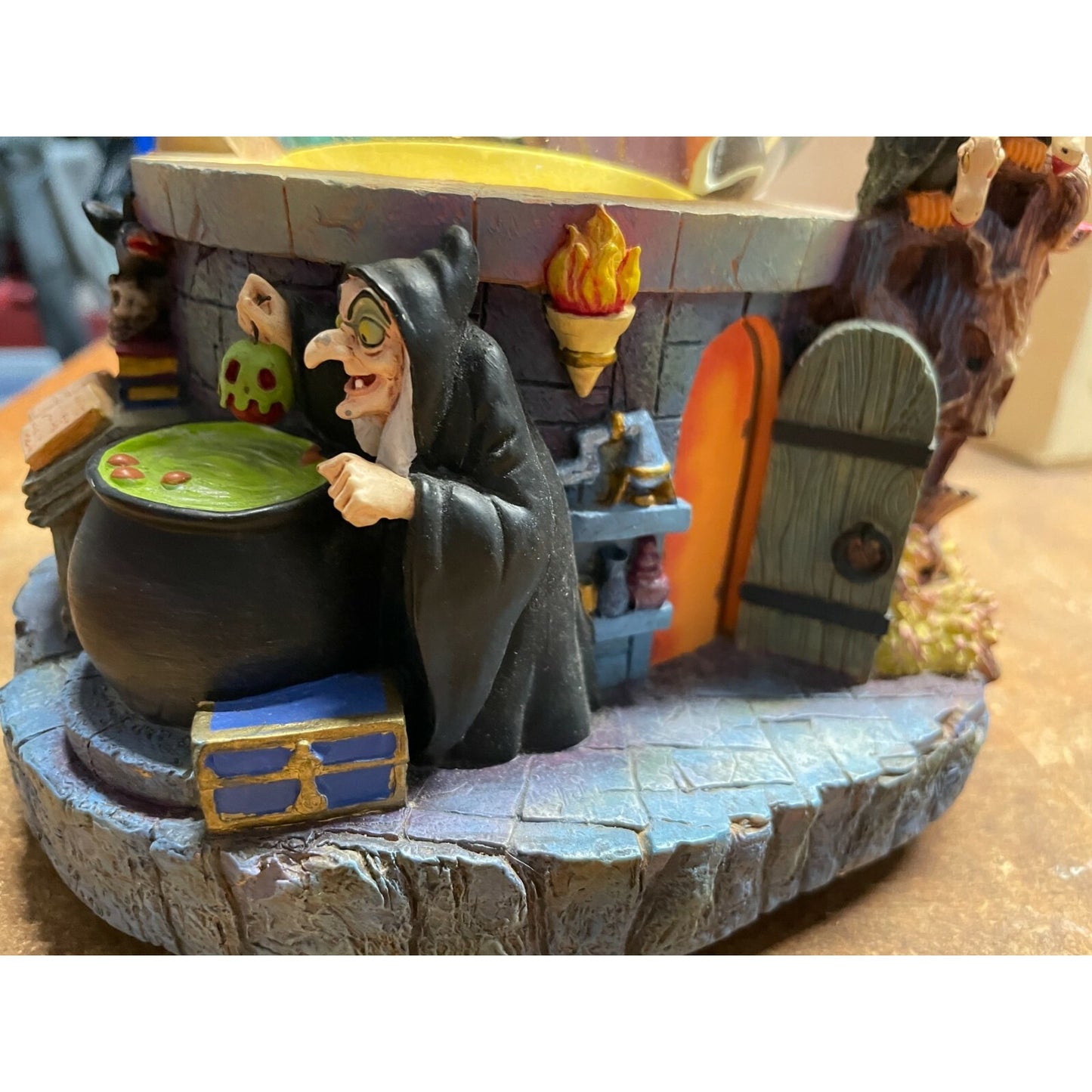 RARE DISNEY VILLAINS EVIL WITCH MIRROR, MIRROR SNOW GLOBE closeup of witch with caldron