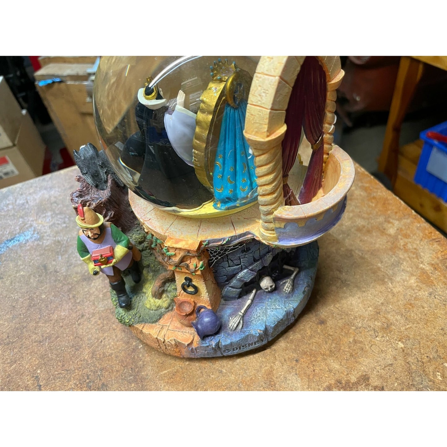 RARE DISNEY VILLAINS EVIL WITCH MIRROR, MIRROR SNOW GLOBE! side view