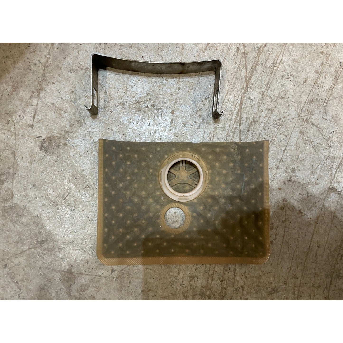 97-01 Jeep Cherokee Fuel Assembly - Missing Fuel Pressure Regulator bracket and seals