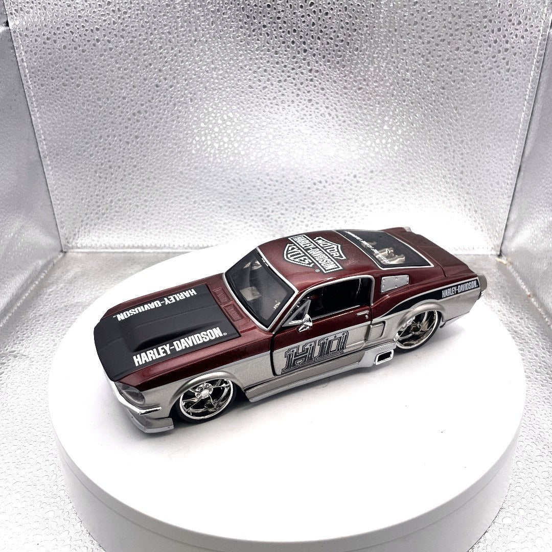 Maisto 1967 Ford Mustang GT Harley Davidson, Scale: 1/24, No. 01625 front end/drivers side view