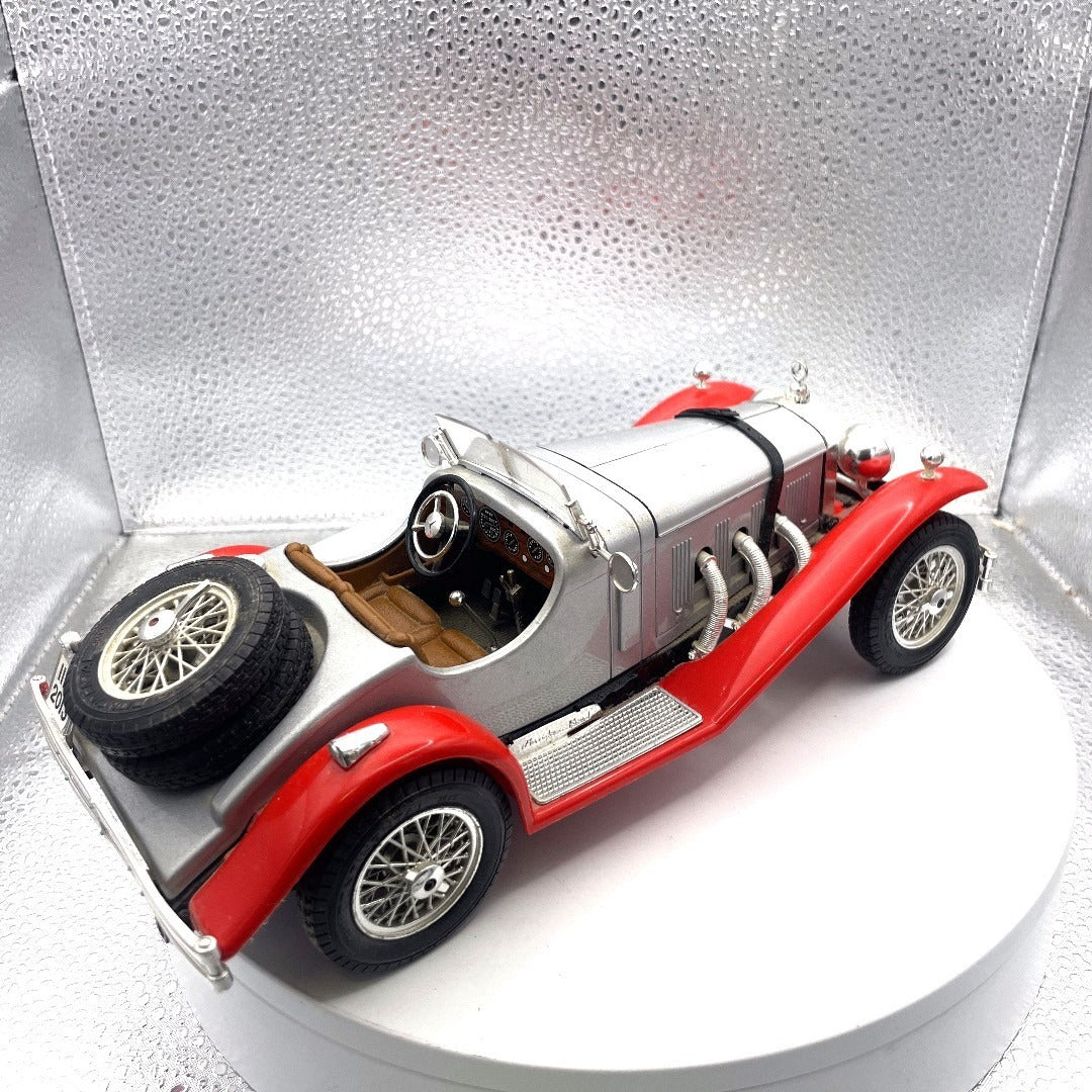 Burago Mercedez-Benz SSK Silver and Red Die Cast, Scale: 1:18 back end/passenger side view