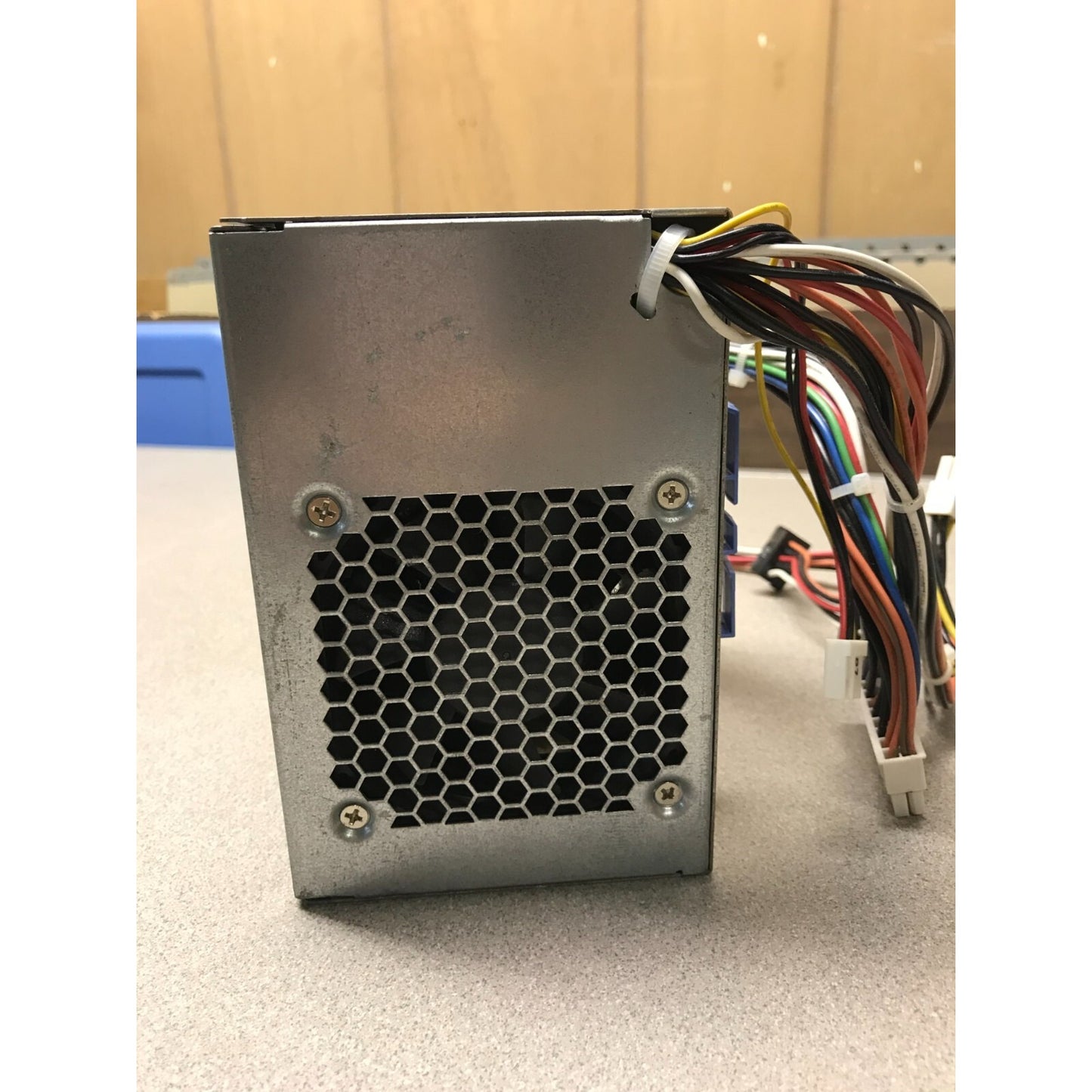 Dell N305P-06 305-Watts 100-127V 200-240V AC 50-60Hz 24-Pin ATX Power Supply for Optiplex 960/760 fan side view with wiring