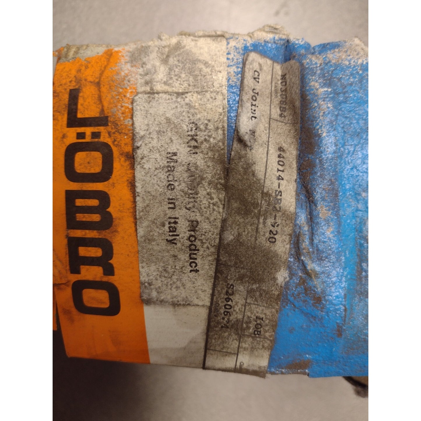 Close-up of a product with 'Löbro' branding and text on a textured surface.