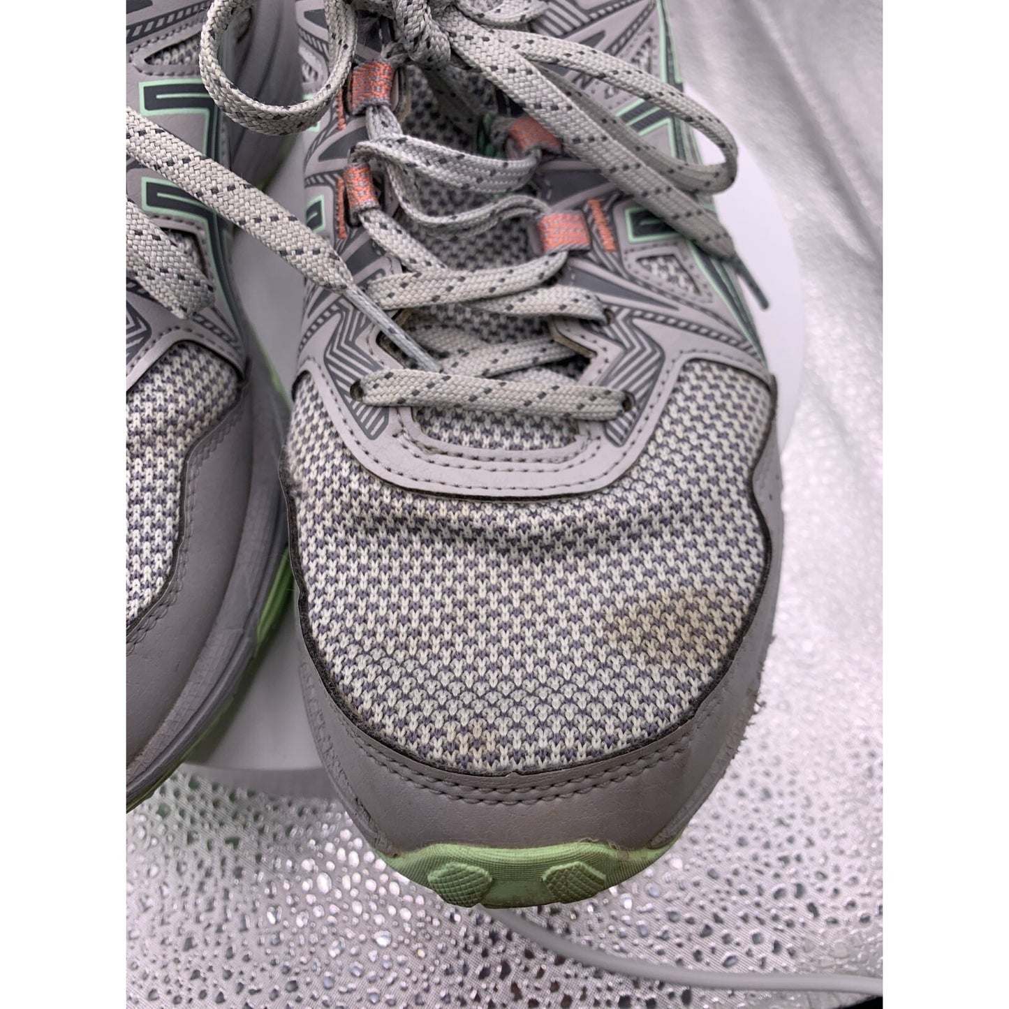 Used Asics Gel-Venture 8 Running Sneakers Womens Size 7.5 closeup of left shoe toe