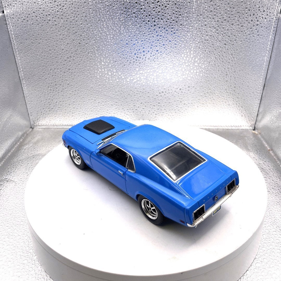 Motor Max 1970 Mustang Boss 429 Blue Die Cast, Scale: 1/24, No. 73303
drivers side/back end view