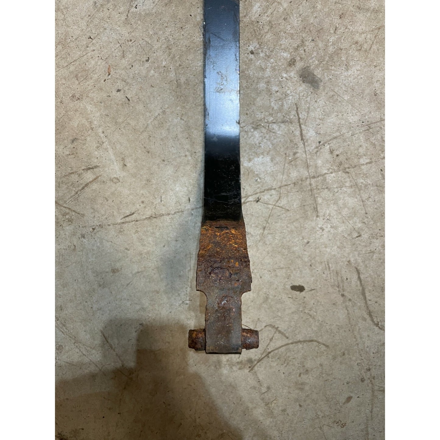 1997-2001 Jeep Cherokee OEM Gas Fuel Tank Strap Bracket A11 closeup of end with connector