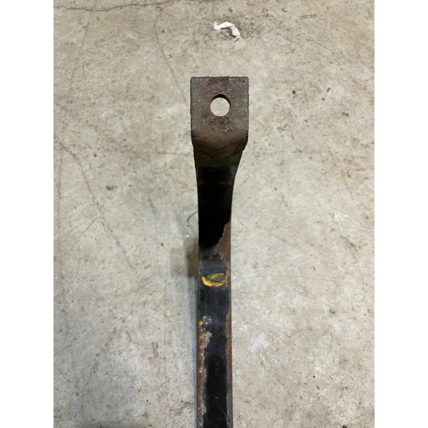 1997-2001 Jeep Cherokee OEM Gas Fuel Tank Strap Bracket A11 end view closeup