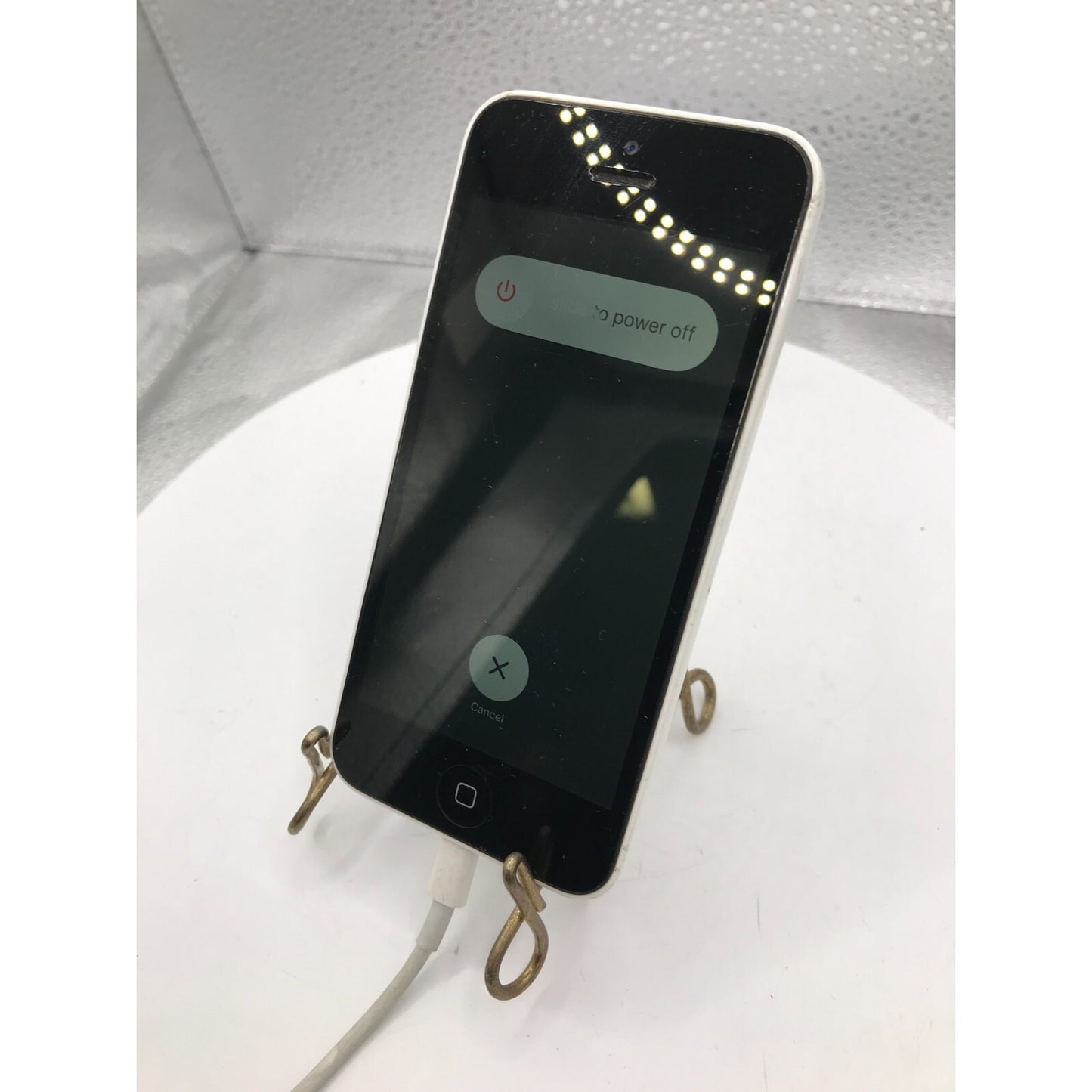 iPhone 5C Model A1532 White Power Down screen