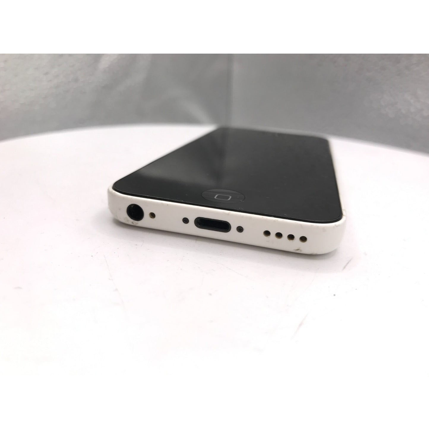 iPhone 5C Model A1532 White connection view