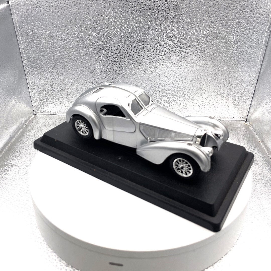Burago Bugatti 57 SC Atlantic Silver Die Cast, Scale: 1/24 passenger/front side view