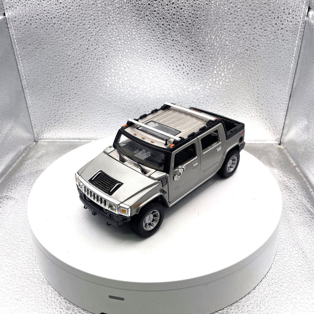 Maisto Hummer H2 Silver Die Cast, Scale: 1/27 front end/drivers side view