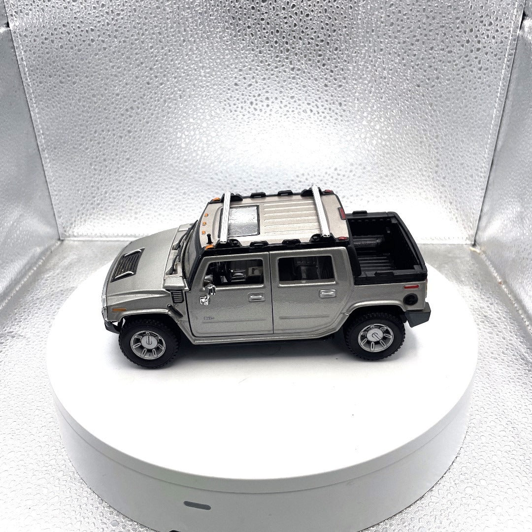 Maisto Hummer H2 Silver Die Cast, Scale: 1/27 drivers side view