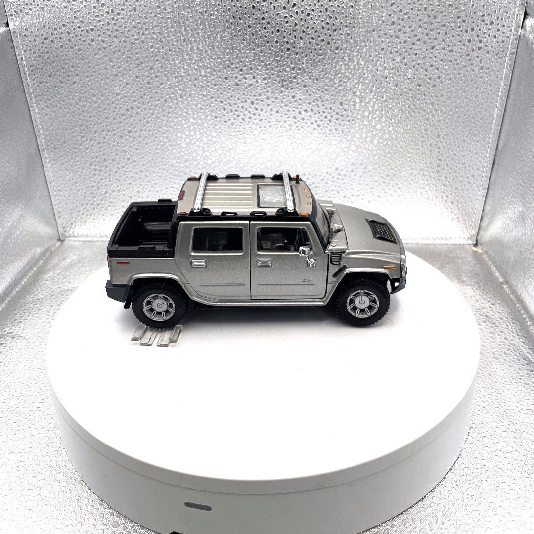 Maisto Hummer H2 Silver Die Cast, Scale: 1/27 passenger side view