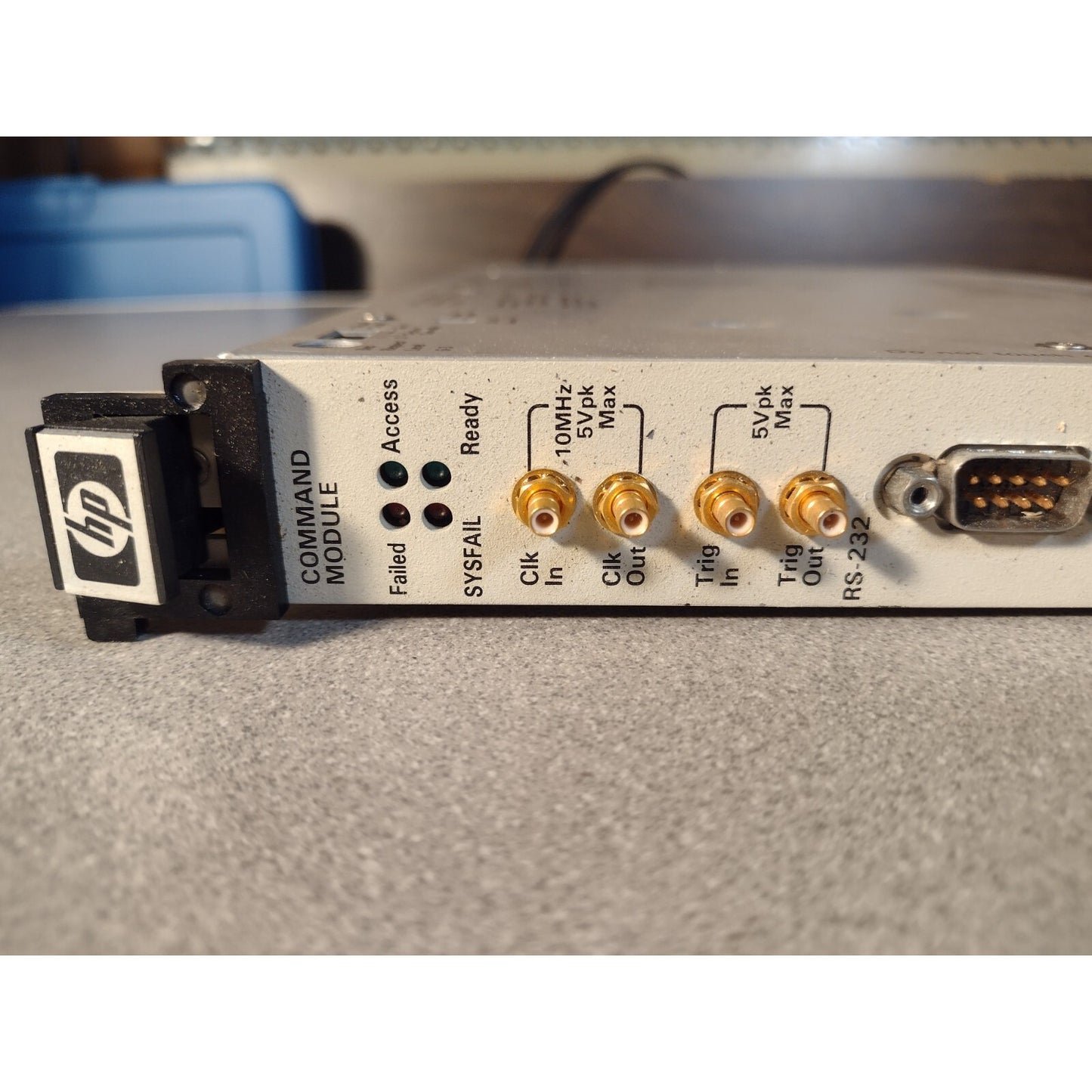 HP Agilent E1406A HP-IB Command Module VXI C-Size connection close up left side of unit