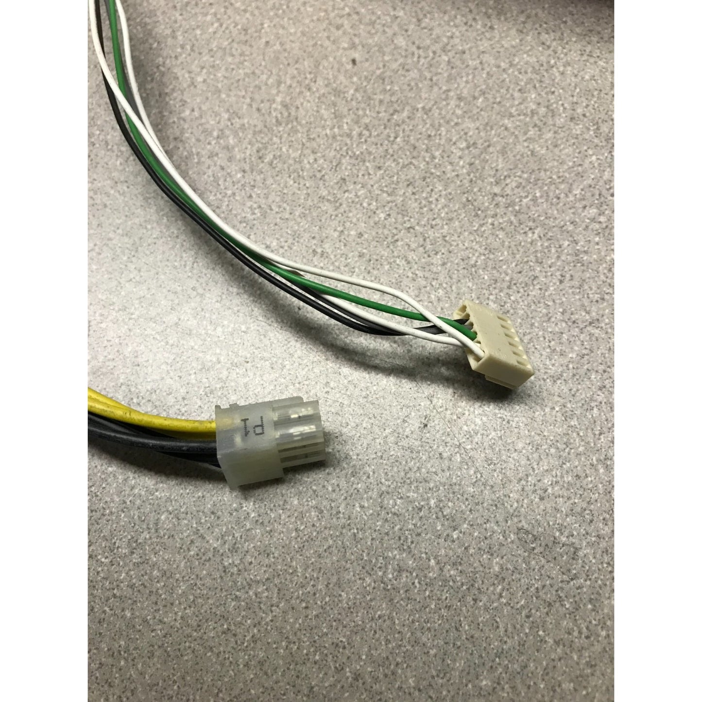 HP PC8022 503378-001 6pin HP-D3201E0 connectors close up