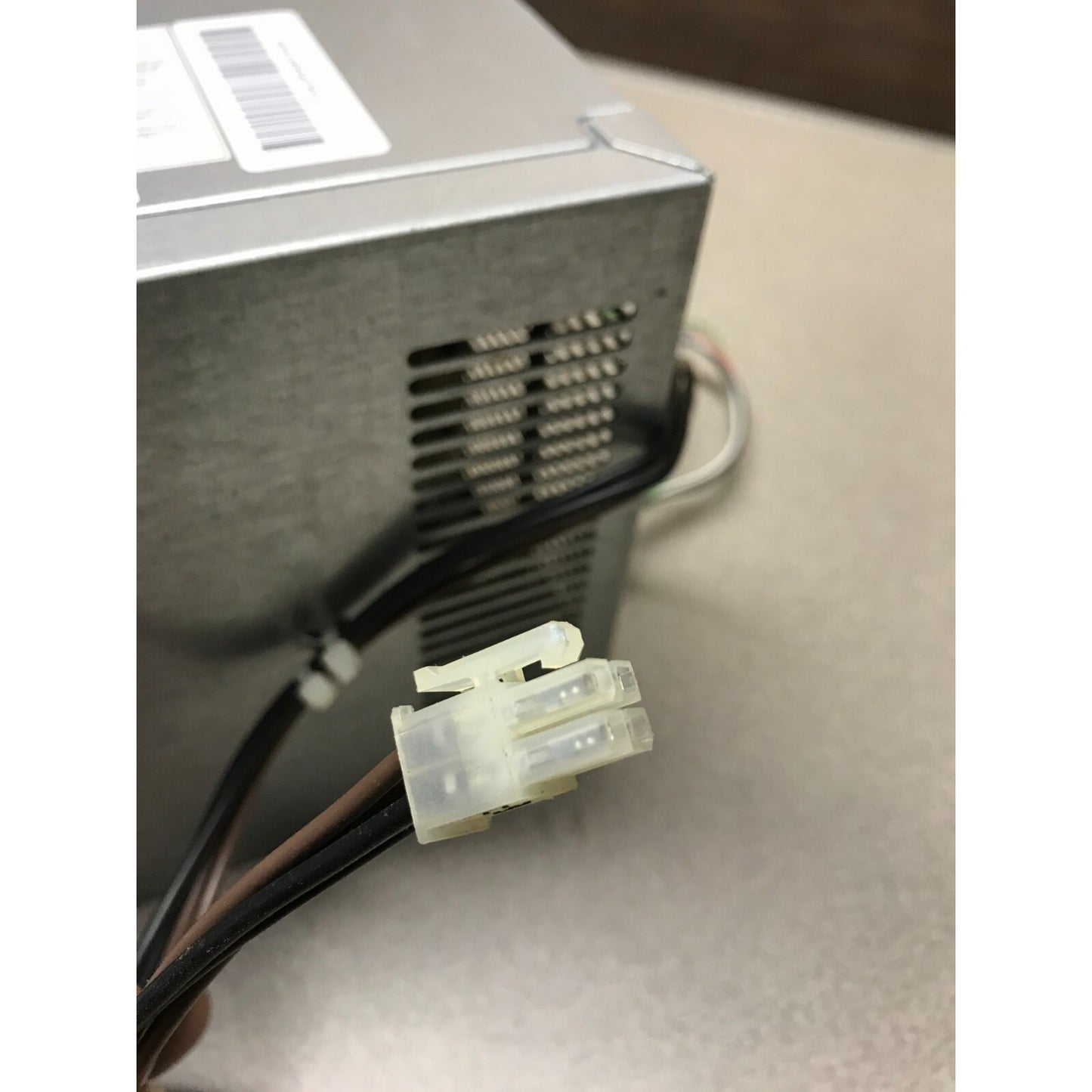 HP PC8022 503378-001 6pin HP-D3201E0 connector closeup