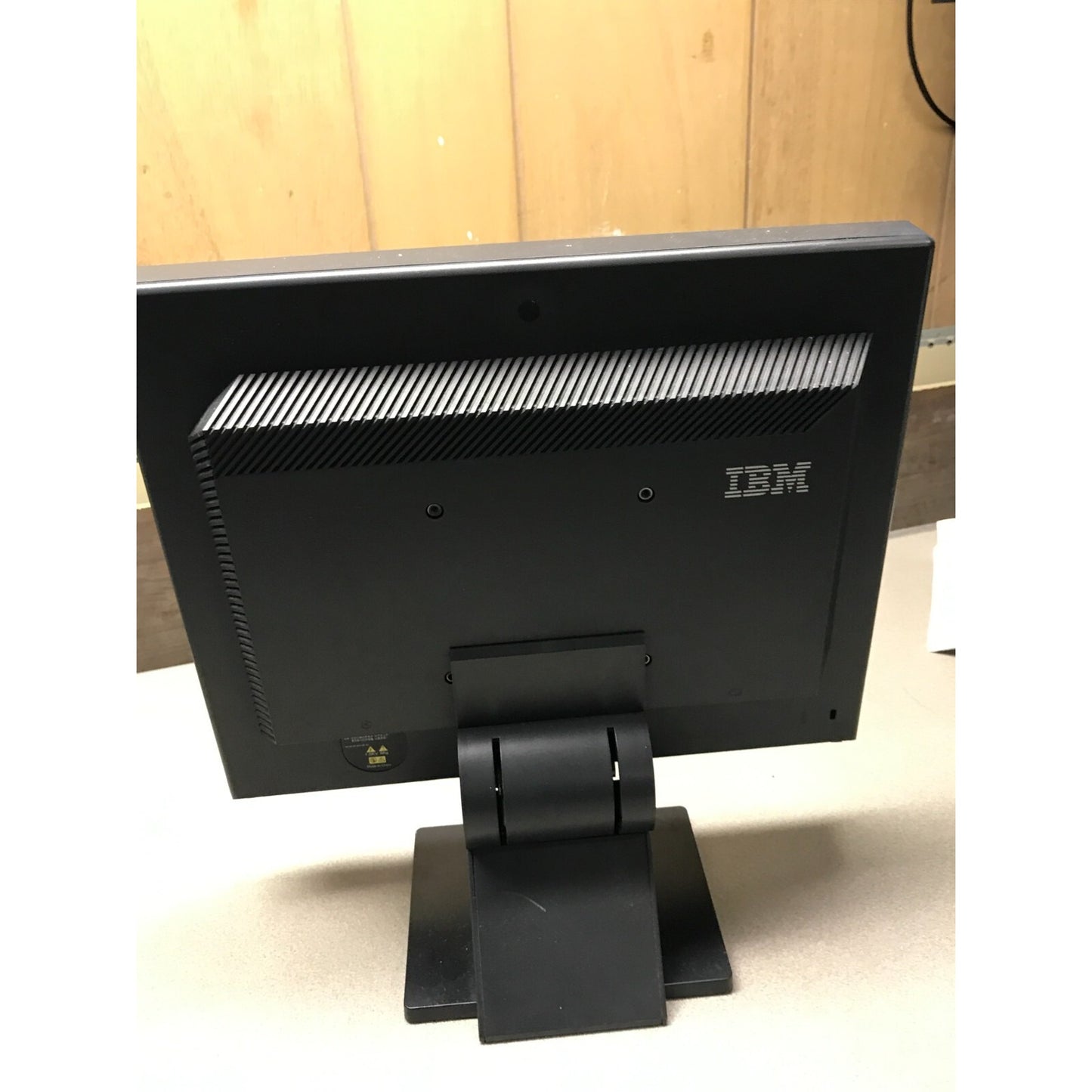 IBM ThinkVision 17in Computer Monitor Model 9417-AC1 back of minitor