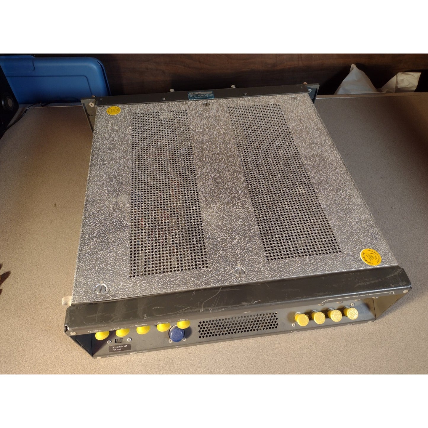 Tektronix 1485R Waveform Monitor top/front view