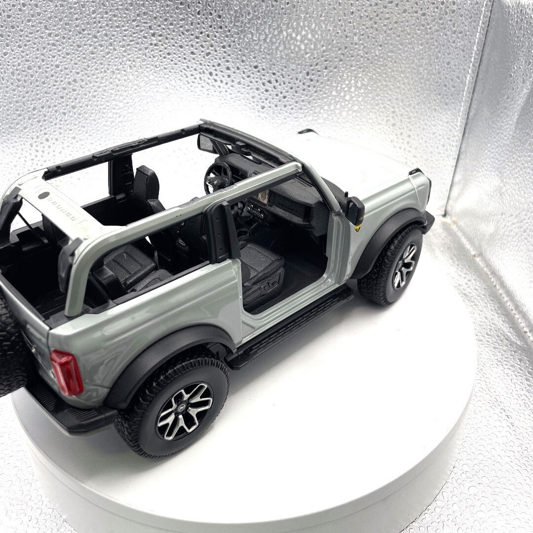 Maisto 2021 Ford Bronco Grey, Scale: 1/18 12302 passenger side view