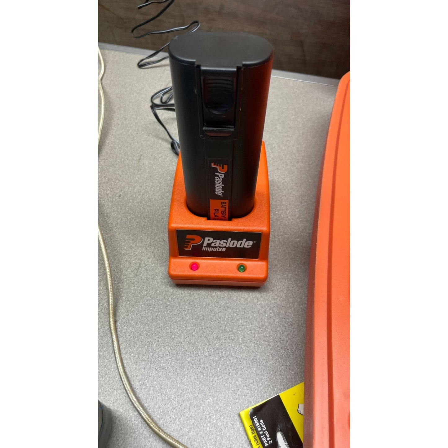 Paslode Impulse IM250 II Cordless 16 gauge Straight Finish Nailer 900400, Untested, Includes Case and Accessories battery in charger
