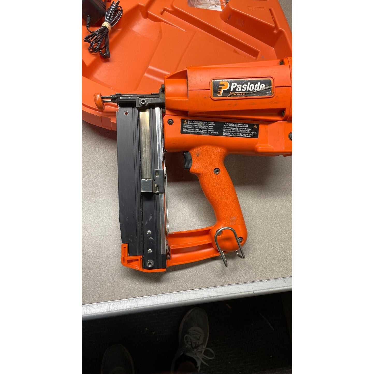 Paslode Impulse IM250 II Cordless 16 gauge Straight Finish Nailer 900400, Untested, Includes Case and Accessories side view of nail gun