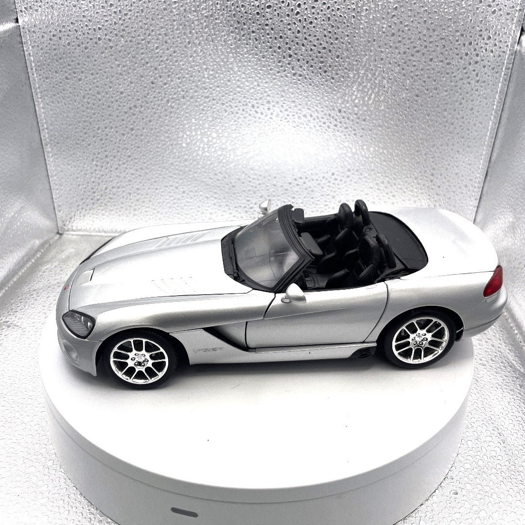 Maisto 2003 Dodge Viper SRT-10 Silver Die Cast, Scale: 1/18 drivers side view