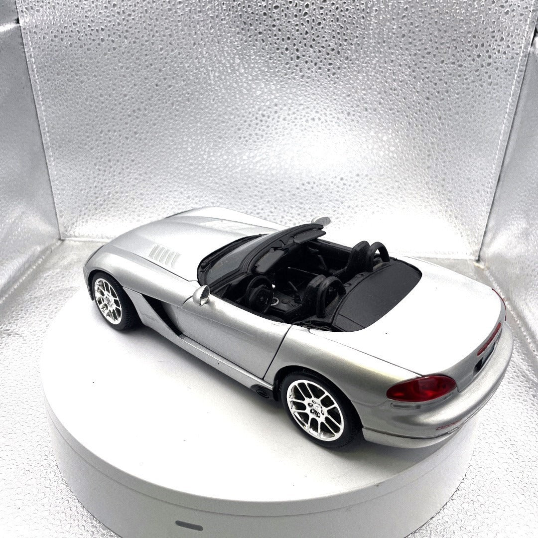 Maisto 2003 Dodge Viper SRT-10 Silver Die Cast, Scale: 1/18 drivers side/back end view