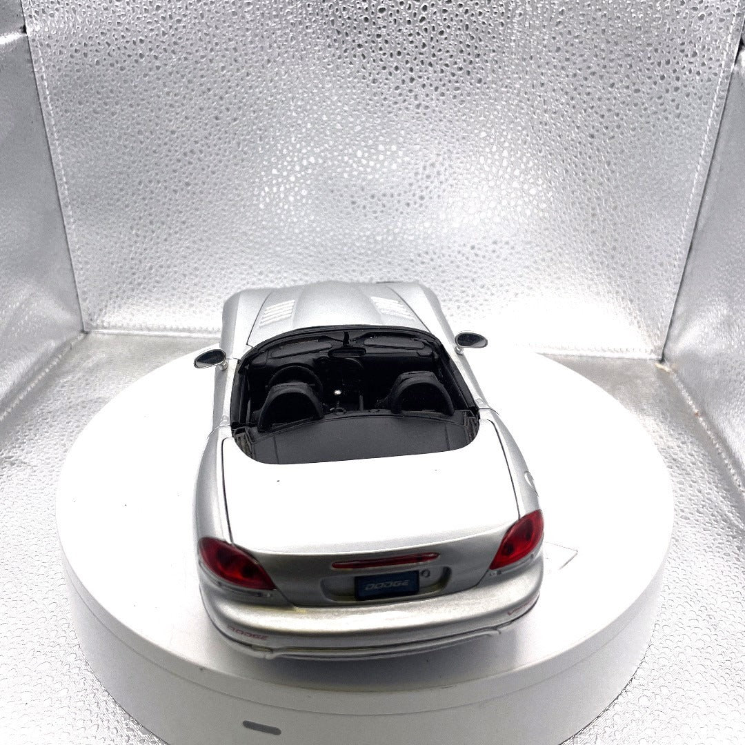 Maisto 2003 Dodge Viper SRT-10 Silver Die Cast, Scale: 1/18 back end/trunk view