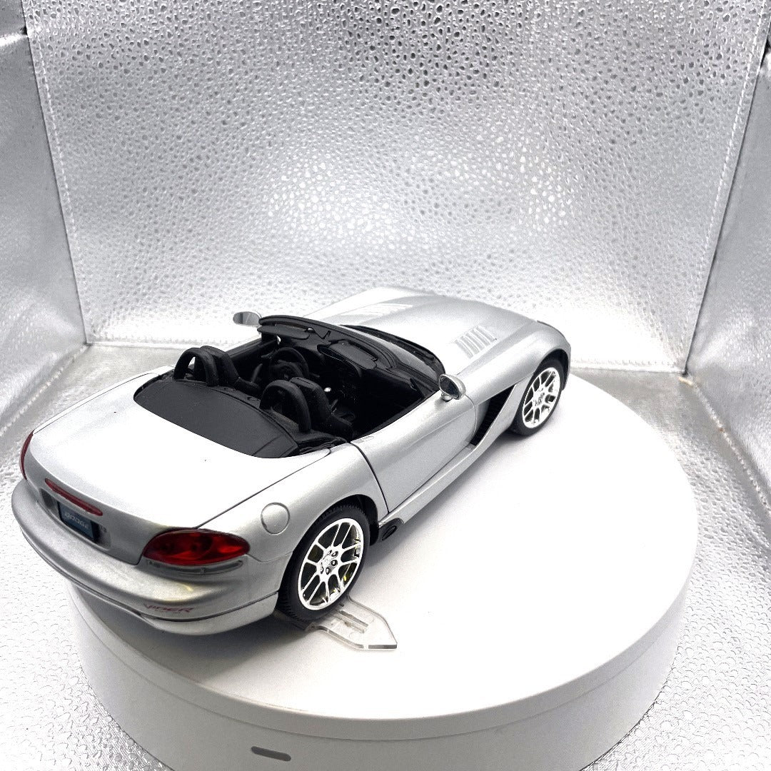 Maisto 2003 Dodge Viper SRT-10 Silver Die Cast, Scale: 1/18 back end/passenger side view