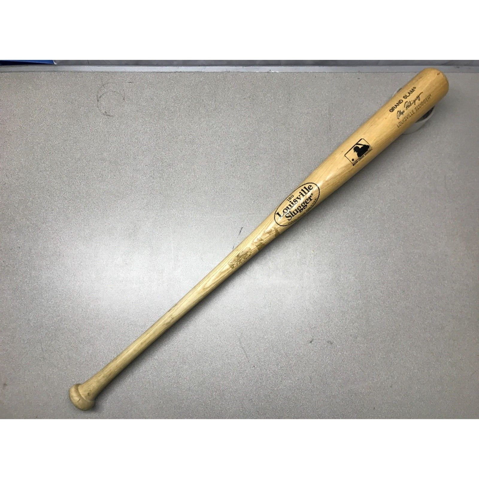 180 GRAND SLAM Louisville Slugger 33.5in Wooden Bat view with official league stamps