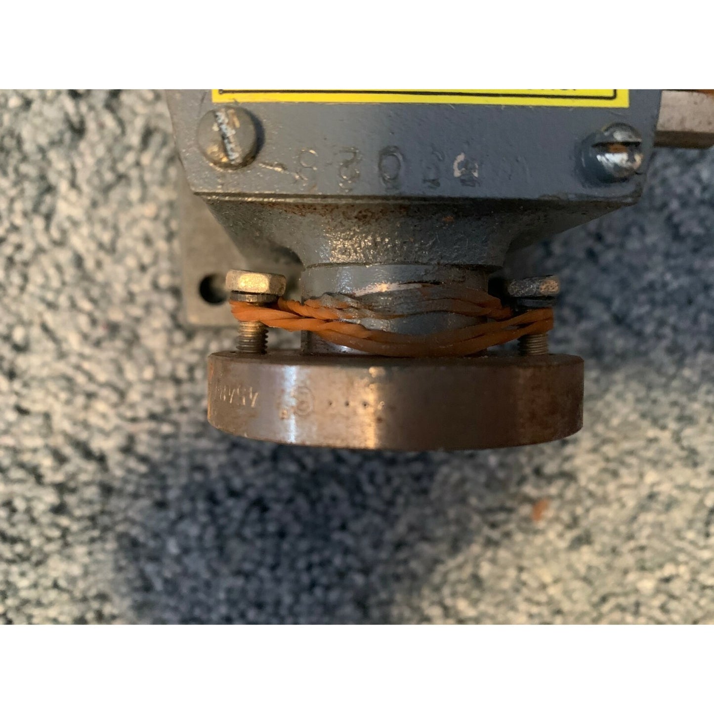 Boston Gear F309B-10-J Right Angle Gear Reducer - 0.83 Input Hp connection closeup