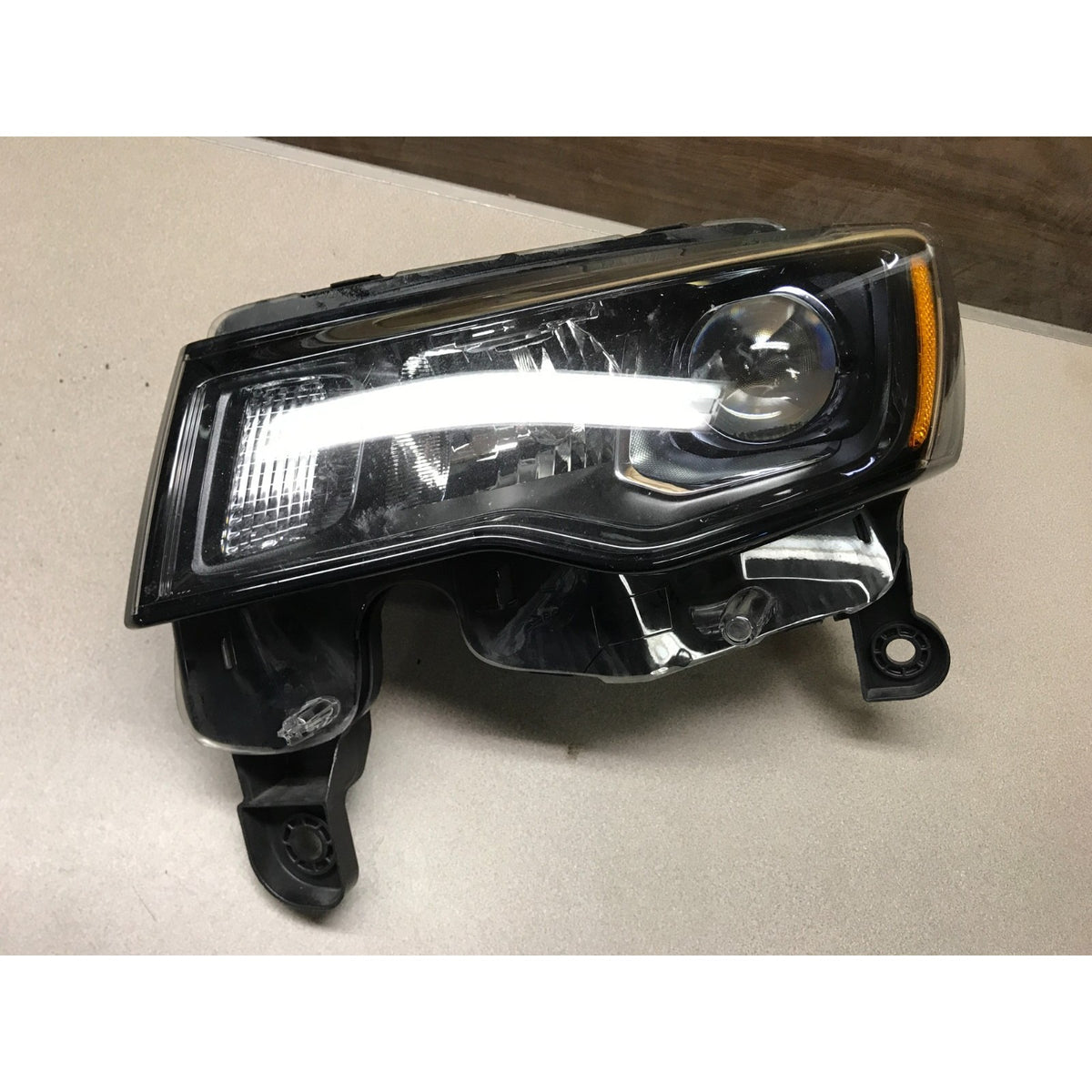 2019 Jeep Grand Cherokee Altitude Front Left LH Drivers Side OEM Headlight Lens