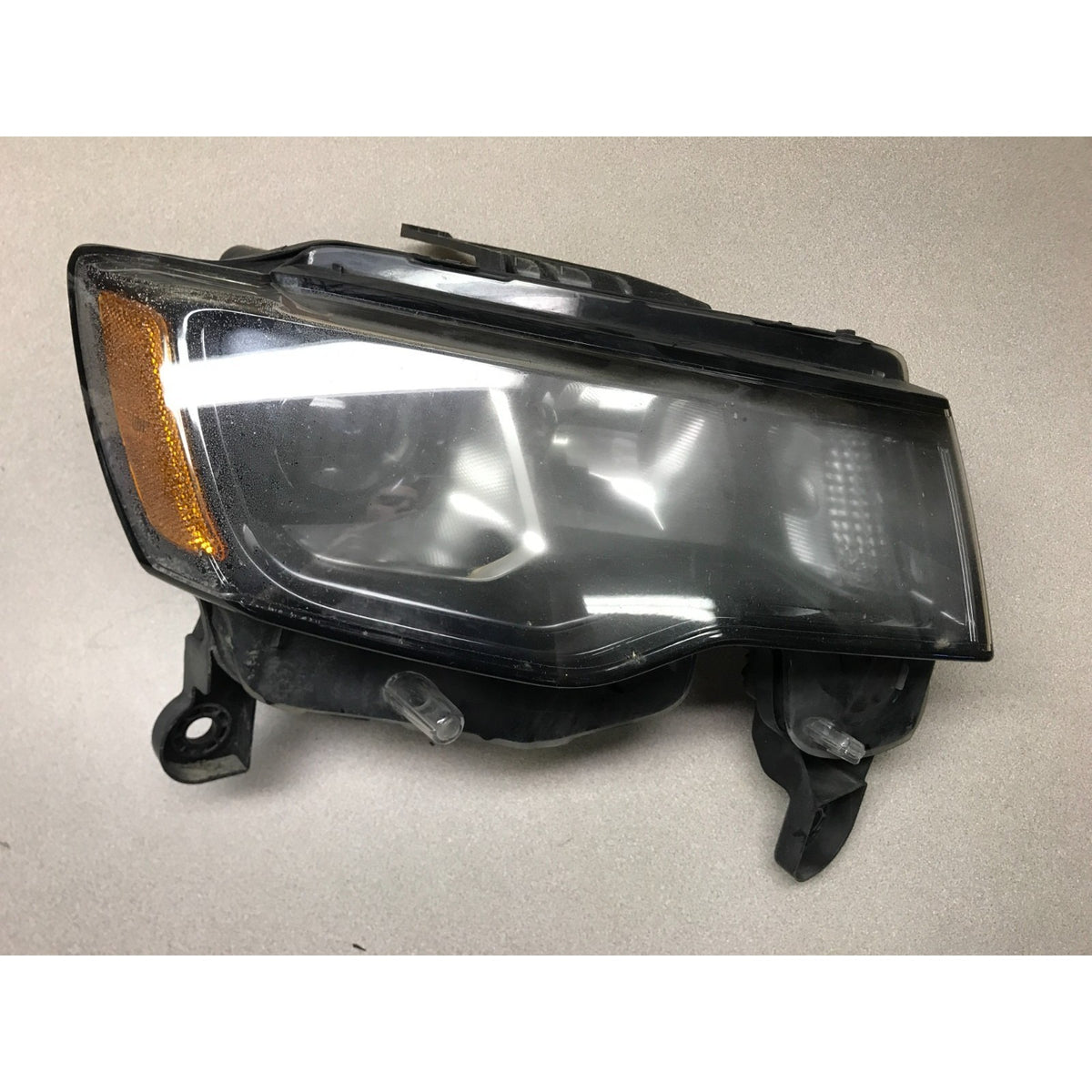 2019 Jeep Grand Cherokee Altitude Front Right RH Valeo OEM Headlight Lens