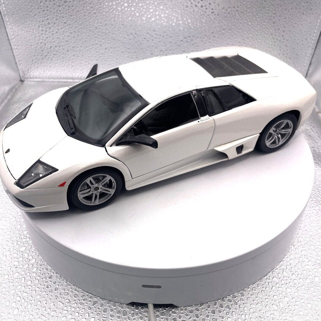 Maisto Lamborghini Murciélago LP640 White Die Cast, 1/18 Scale 11433 driver's side view