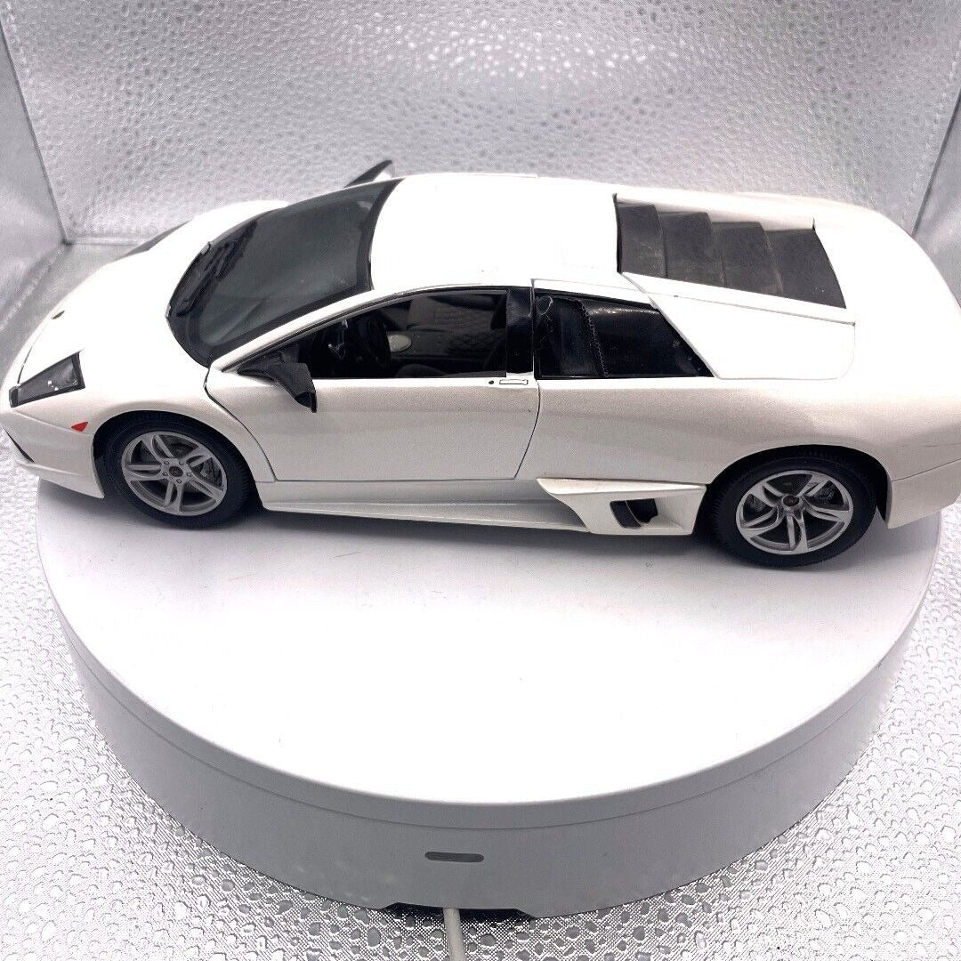 Maisto Lamborghini Murciélago LP640 White Die Cast, 1/18 Scale 11433 driver's side view