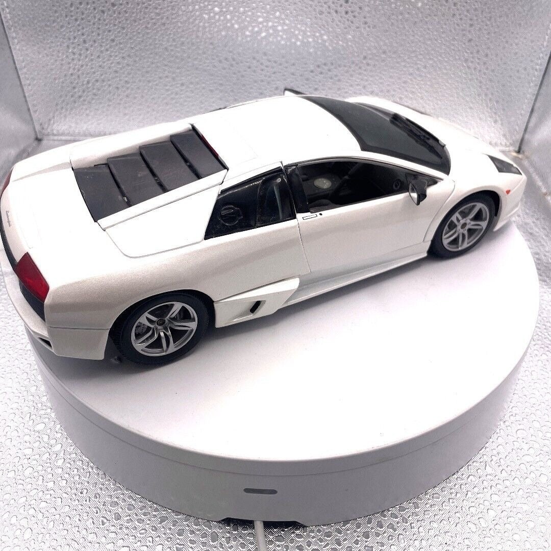 Maisto Lamborghini Murciélago LP640 White Die Cast, 1/18 Scale 11433 passenger side view
