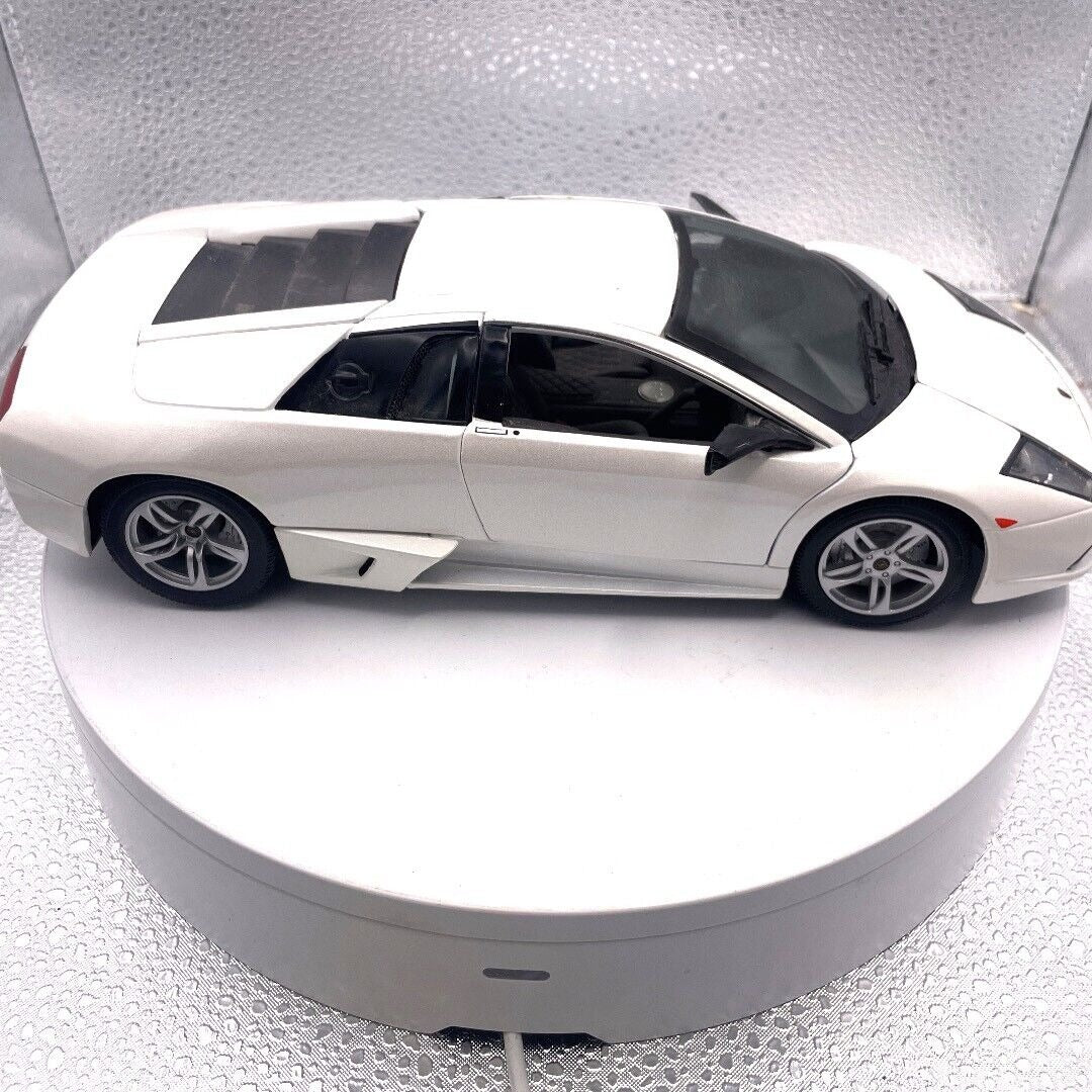 Maisto Lamborghini Murciélago LP640 White Die Cast, 1/18 Scale 11433 passenger side view
