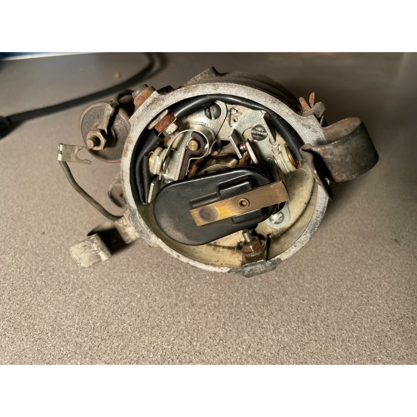 Mallory C346 Dual Point Ignition Distributor inside