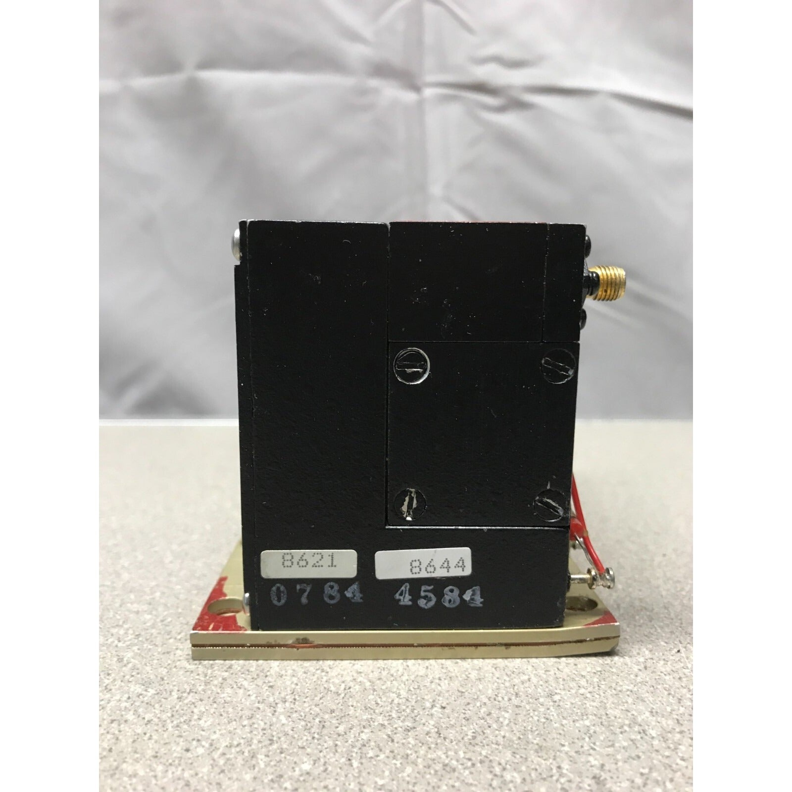 M/A-COM PLC31-05 Phase Lock Source 6460-6940 MHz side view