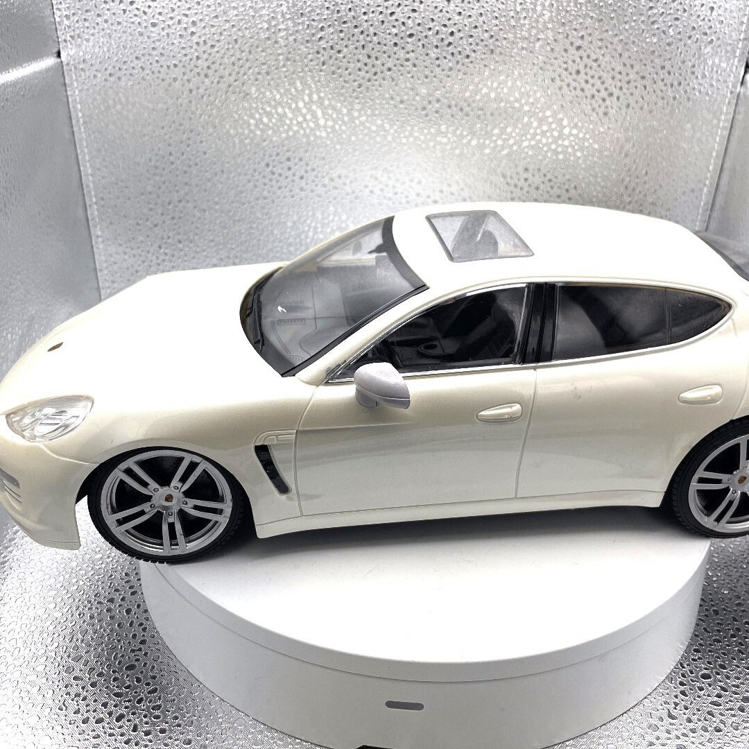 Akai Porsche Panamera White Scale: 1/14, RC Car ONLY T/5007 driver's side view