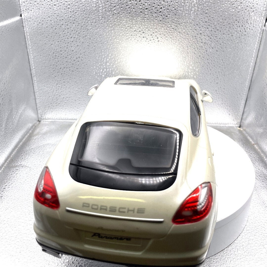 Akai Porsche Panamera White Scale: 1/14, RC Car ONLY T/5007 rear view