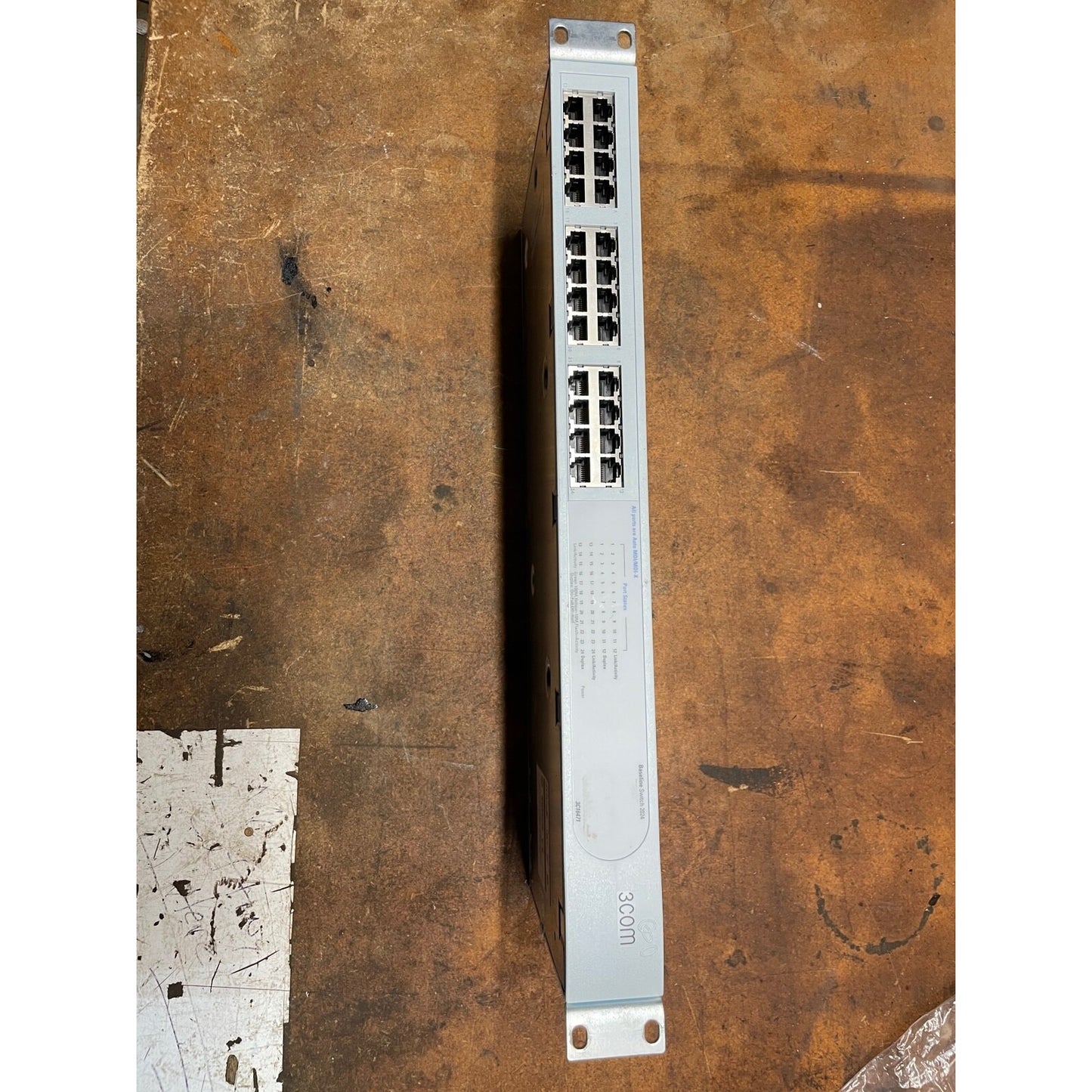 3Com Baseline Switch 2024 front panel view