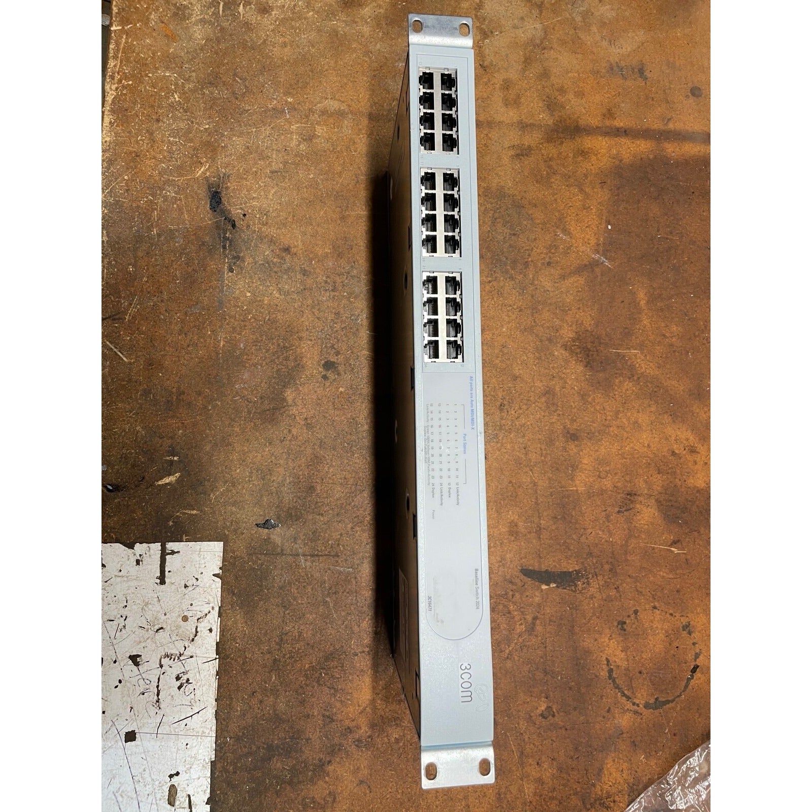 3Com Baseline Switch 2024 front panel view