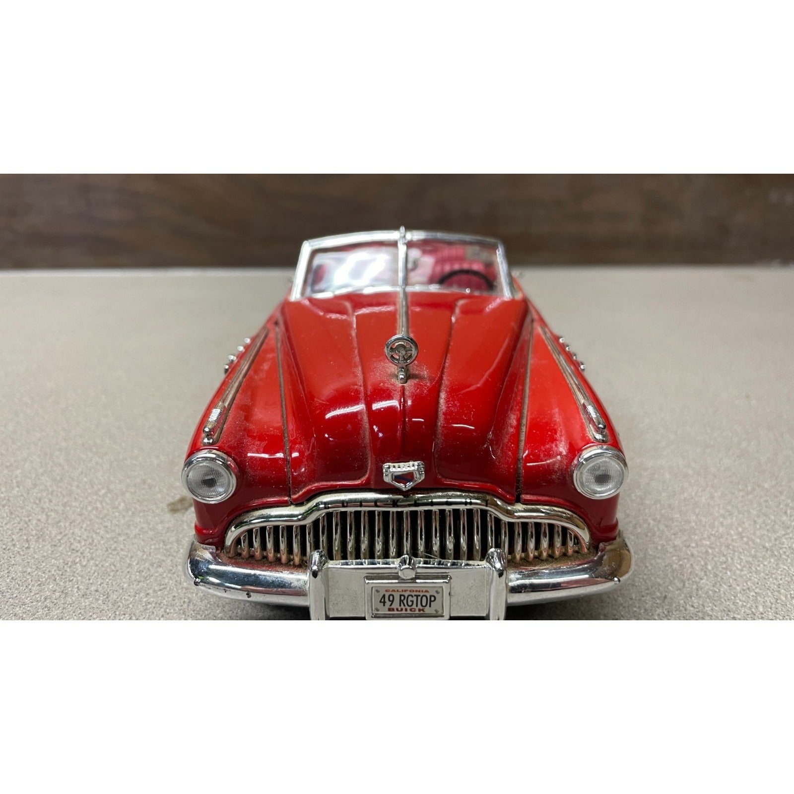 MotorMax 1949 Buick 1:18 Scale Diecast Model front end view