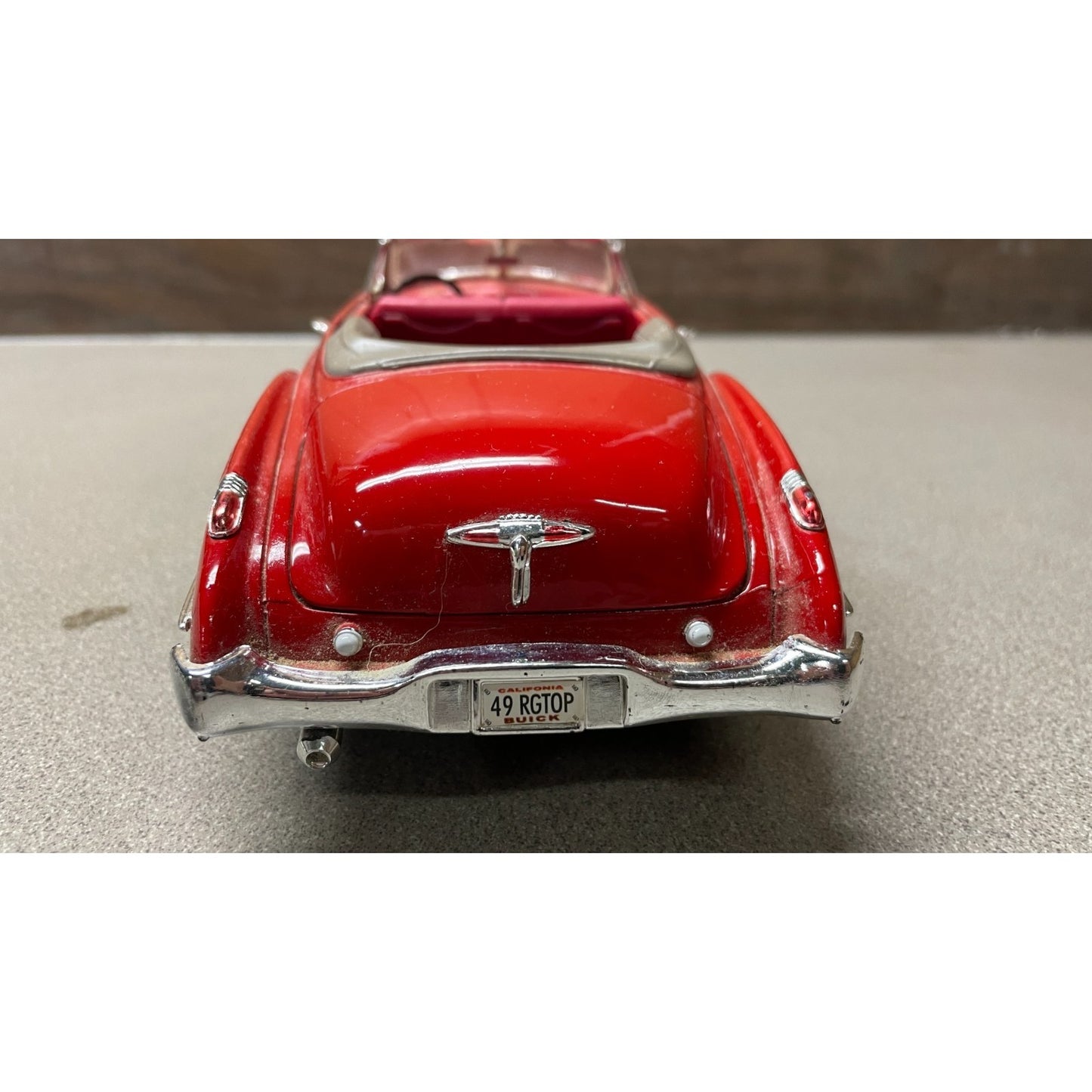 MotorMax 1949 Buick 1:18 Scale Diecast Model back end view